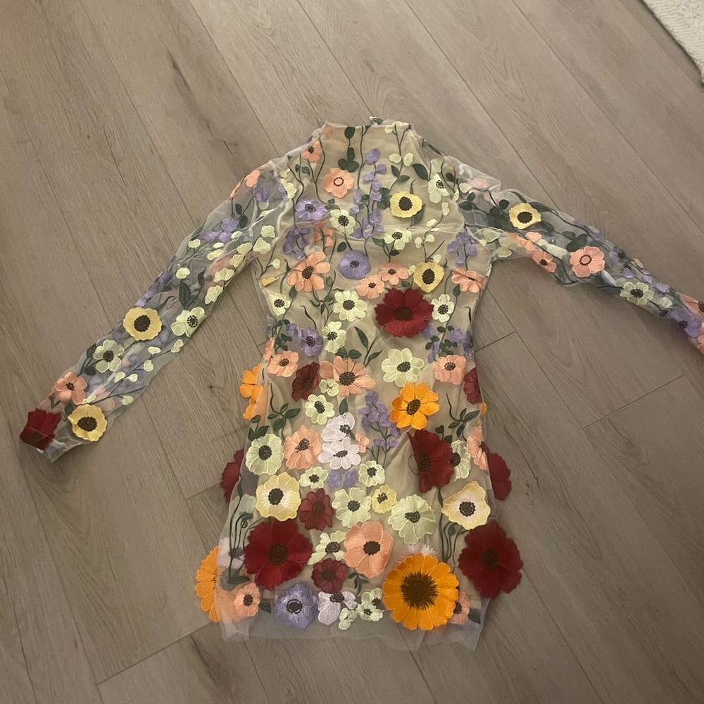Perfect for summer and eras tour!! Floral dress size small